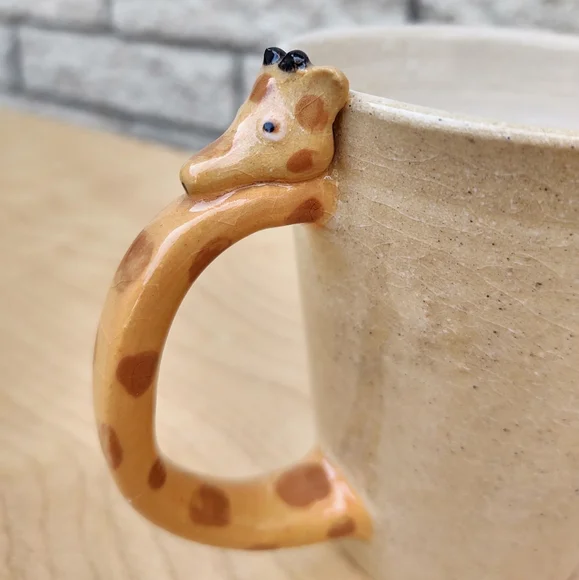 Stoneware Giraffe Mug (or Succulent Pot !) FLAW - Picture 3 of 9